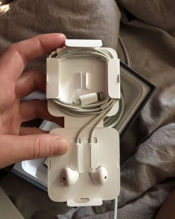 Б/у оригинальные наушники  EarPods Lightning Apple с комплекта IPhone