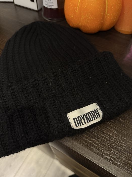 Шапка відомого бренду