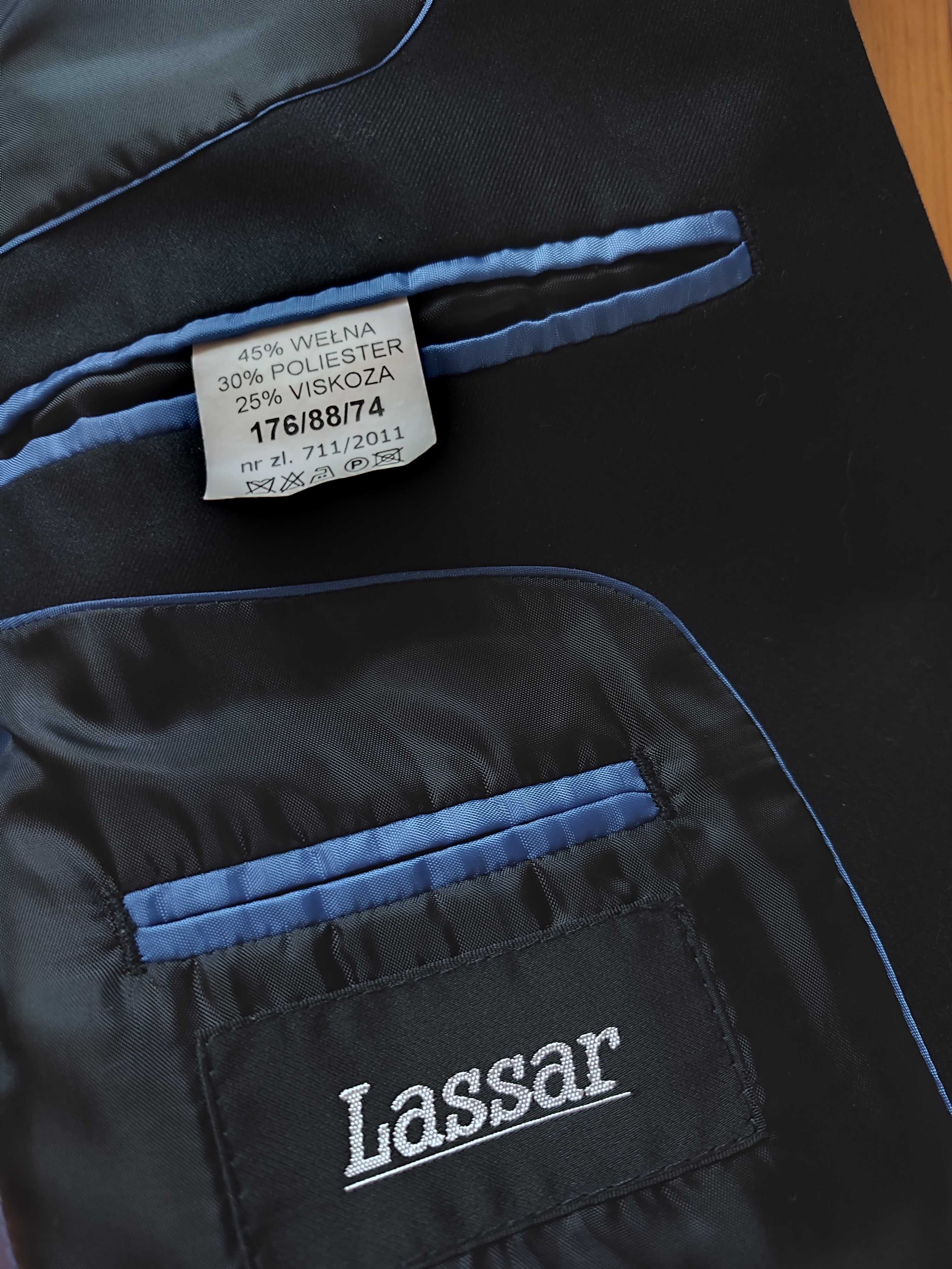 Czarny garnitur Lassar / 45% wełny / S / 36 + gratis