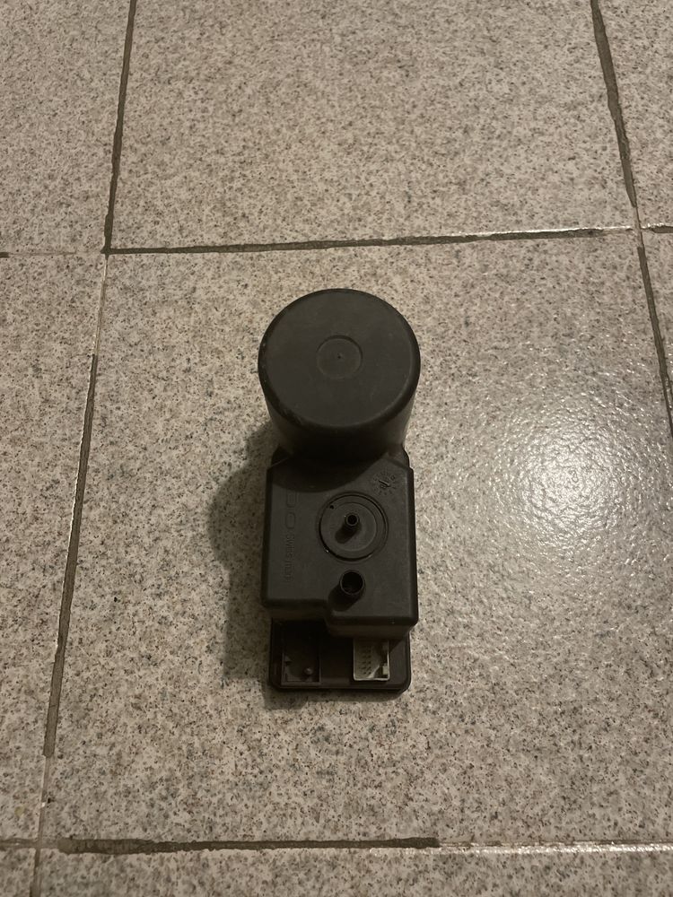 Compressor do Fecho Central AUDI A4 de 1994 a 2001