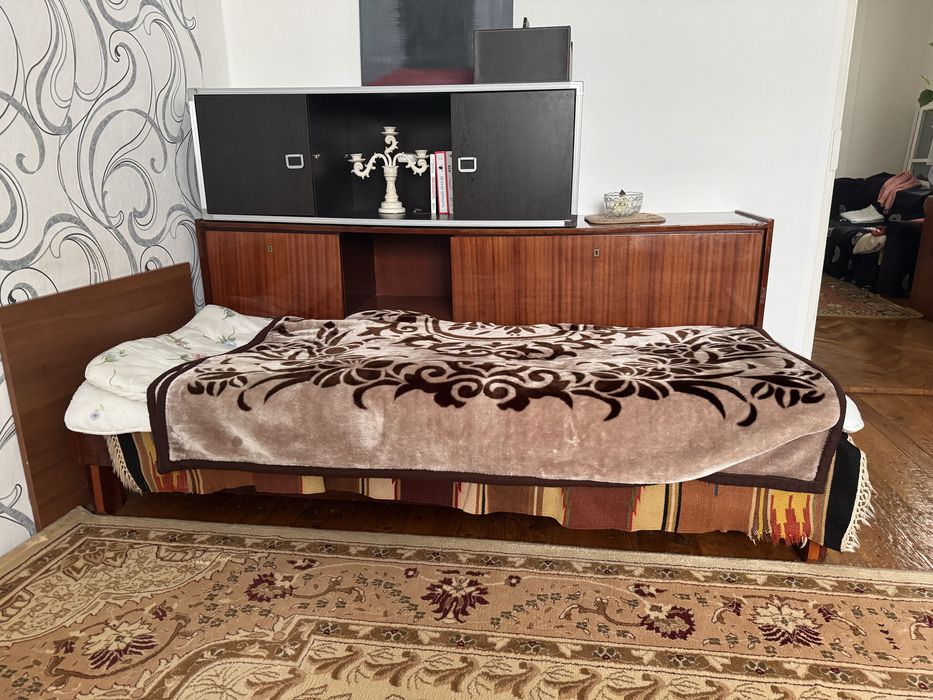 Тахта, ліжко, диван