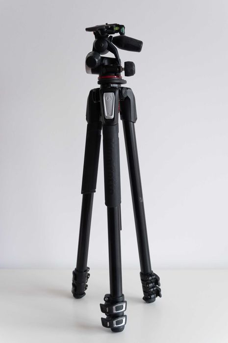 Tripé Manfrotto MT055XPRO3 + cabeça Manfrotto MHXPRO 3W