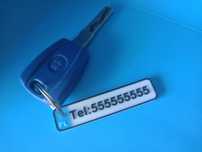 Personalizowany brelok – tablica rejestracyjna z numerem telefonu