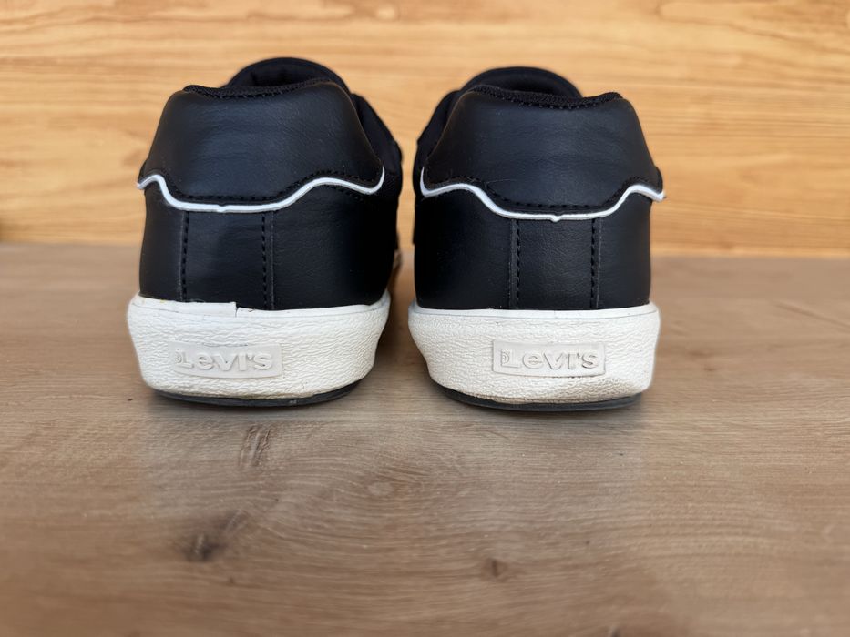 Buty męskie Levi’s 43 EU – prawie nowe, oryginał, czarne sneakersy