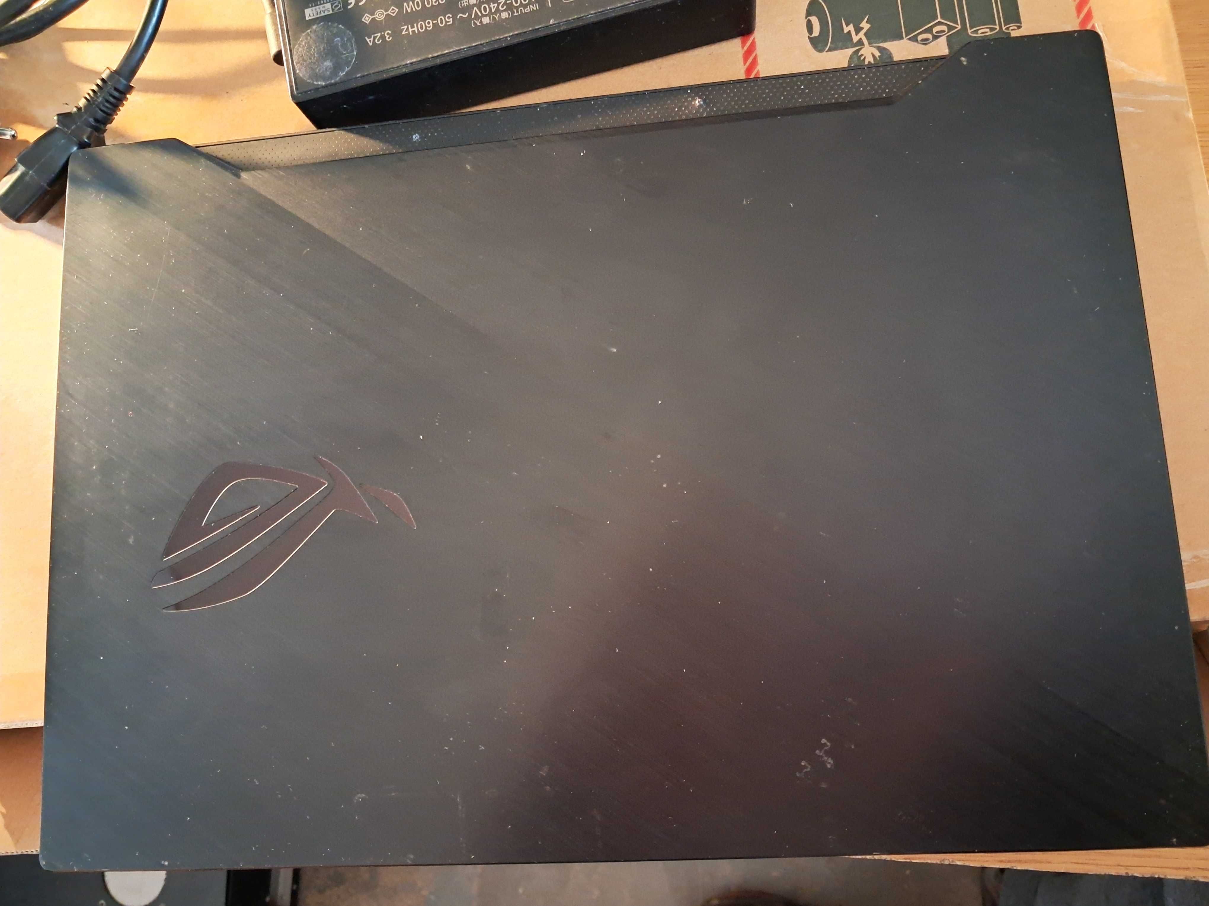 Portátil Asus GX502G (Gaming) avariado + carregador original