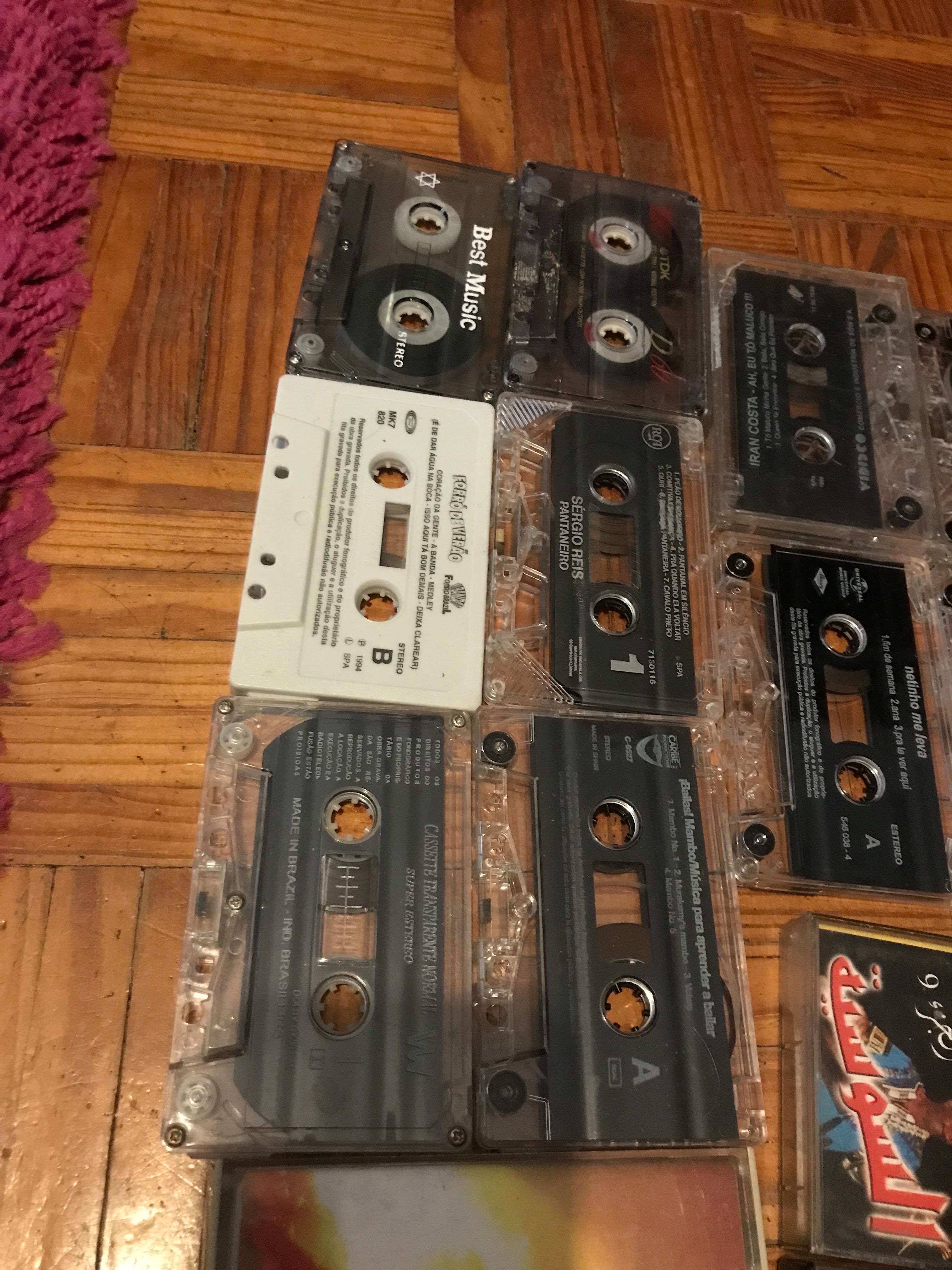 12 cassetes áudio + 12 caixas vazias