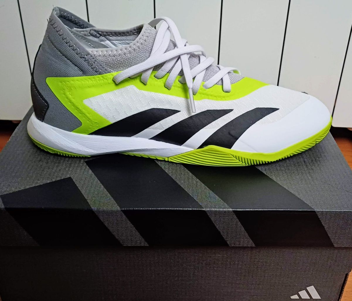 Sapatilhas novas Adidas Predator p/ Futsal