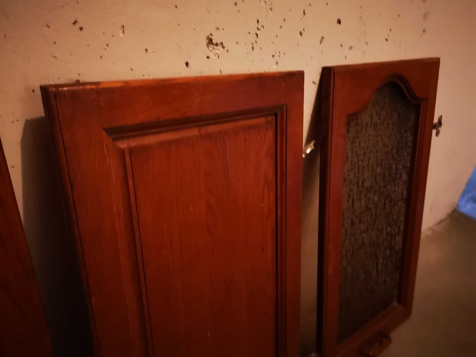 Drewniane dębowe fronty meblowe szafki kuchenne  szkło