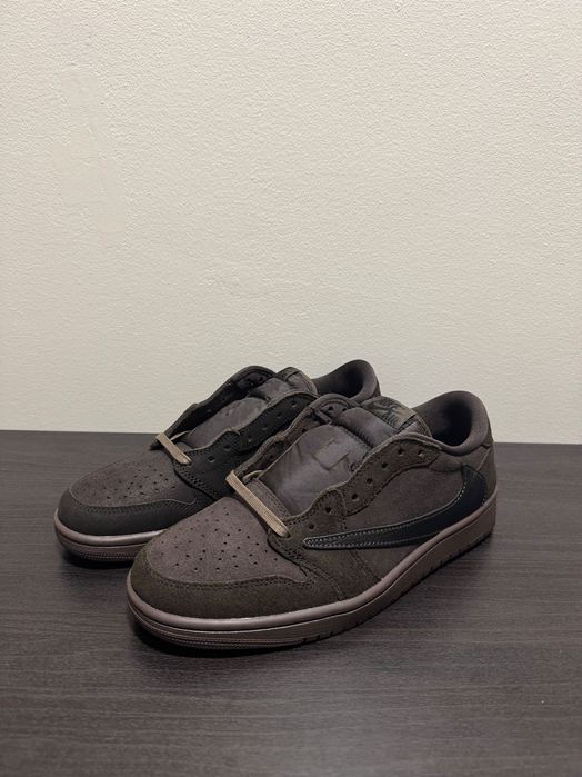Air Jordan 1 Retro Low OG SP
× Travis Scott Velvet Brown