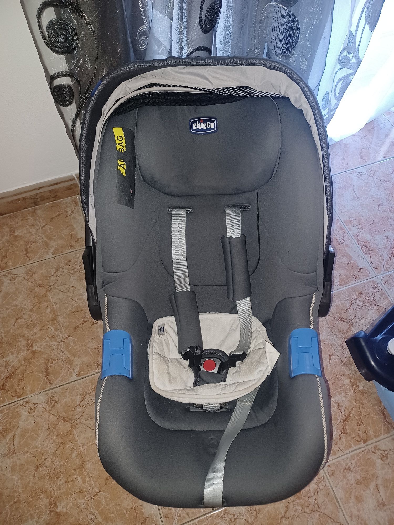 Trio Carrinho de bebe com algumas marcas de uso