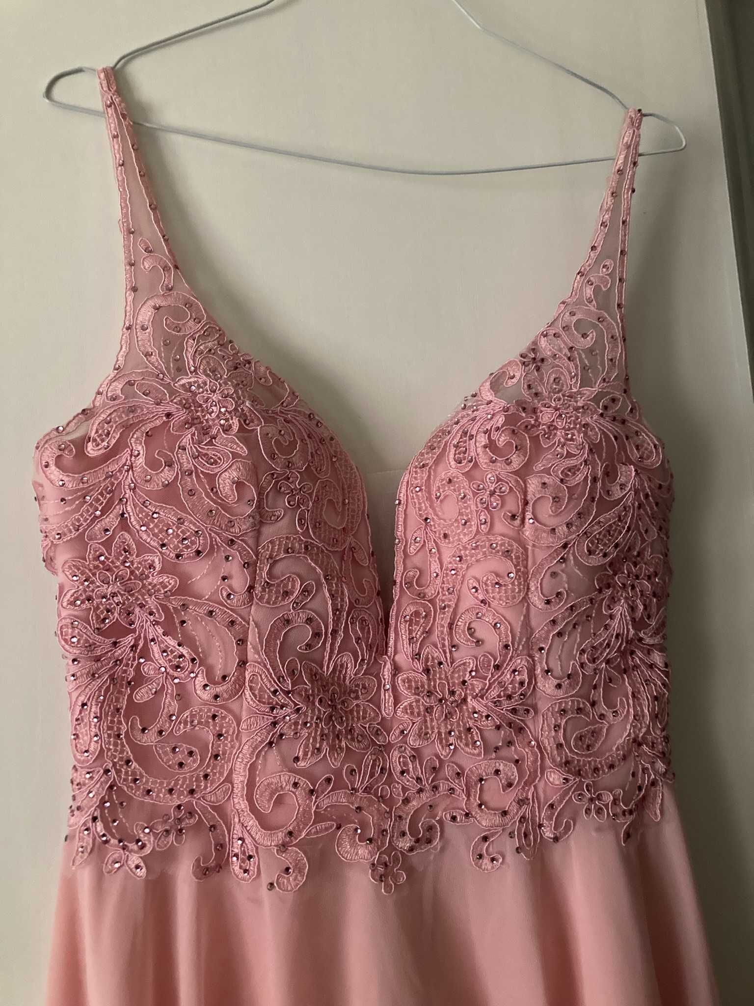 Sem vestido para levar a um casamento? Aqui está ele!