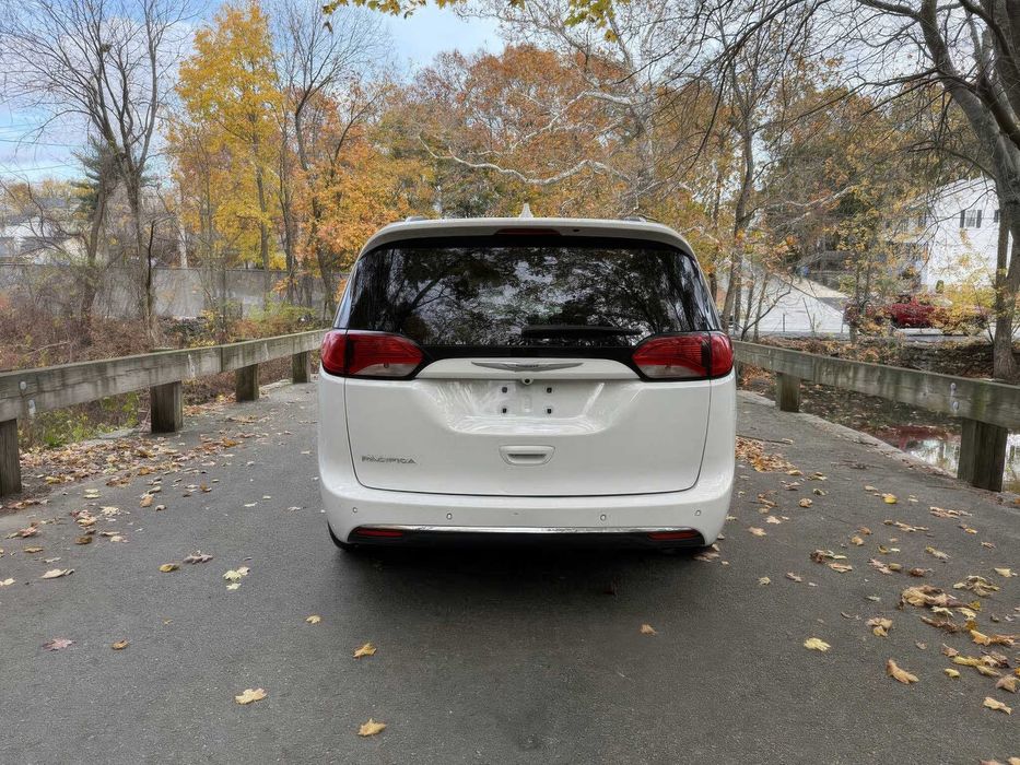 Chrysler Pacifica Touring L      2020