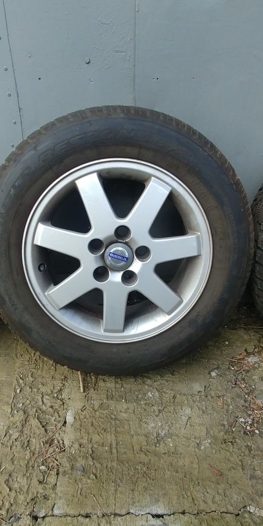 Koła, felgi Volvo. Opony zimowe Dunlop 195/65/15