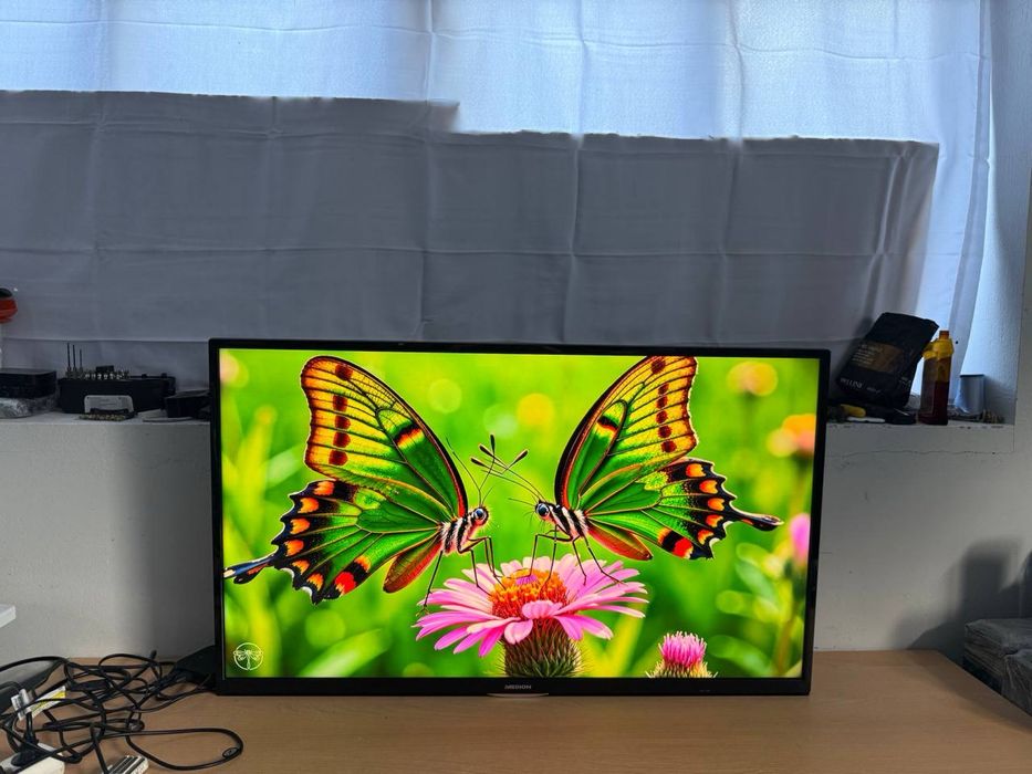 Телевізор Medion 43” 4K UHD Smart TV / T2