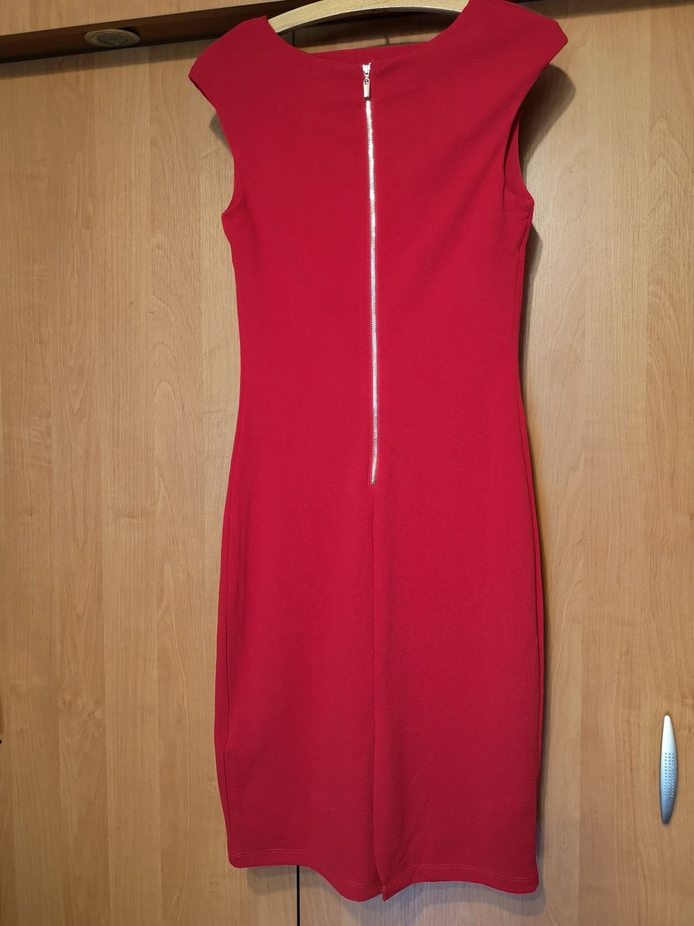 Czerwona sukienka ołówkowa roz. S