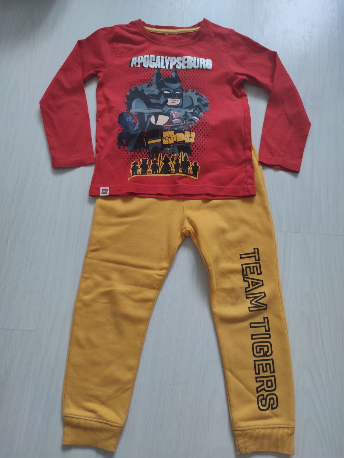 H&M Zestaw dla chłopca 110/116 żółte spodnie dresowe i bluzka