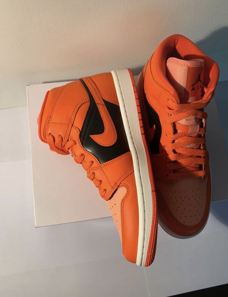 Jordan 1 Mid "Orange Black" [W]
