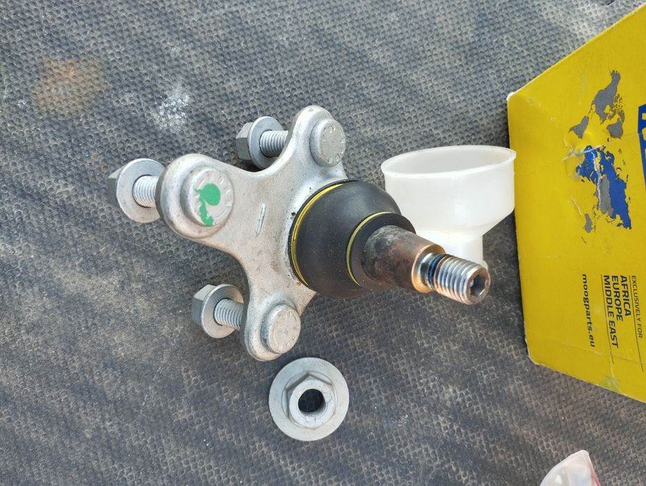 Шарова опора передня права Volkswagen