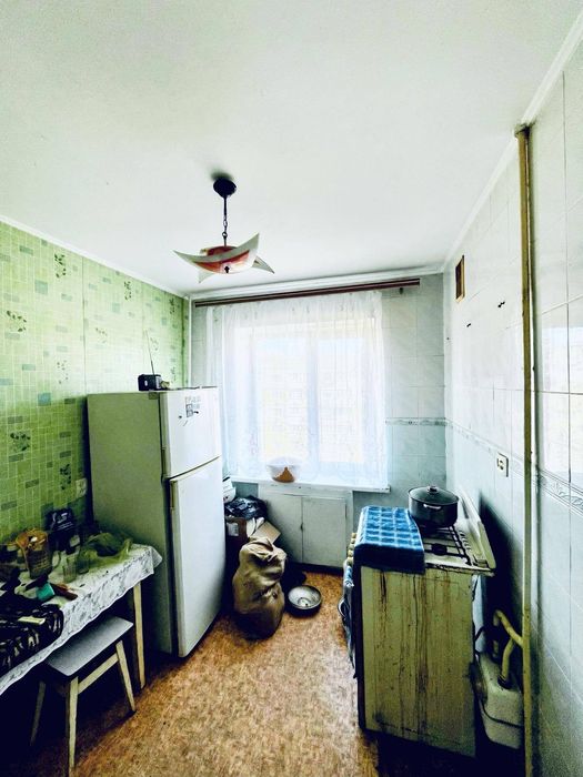 Продам 3-и кімнатну квартиру мікрорайон Шкільний.