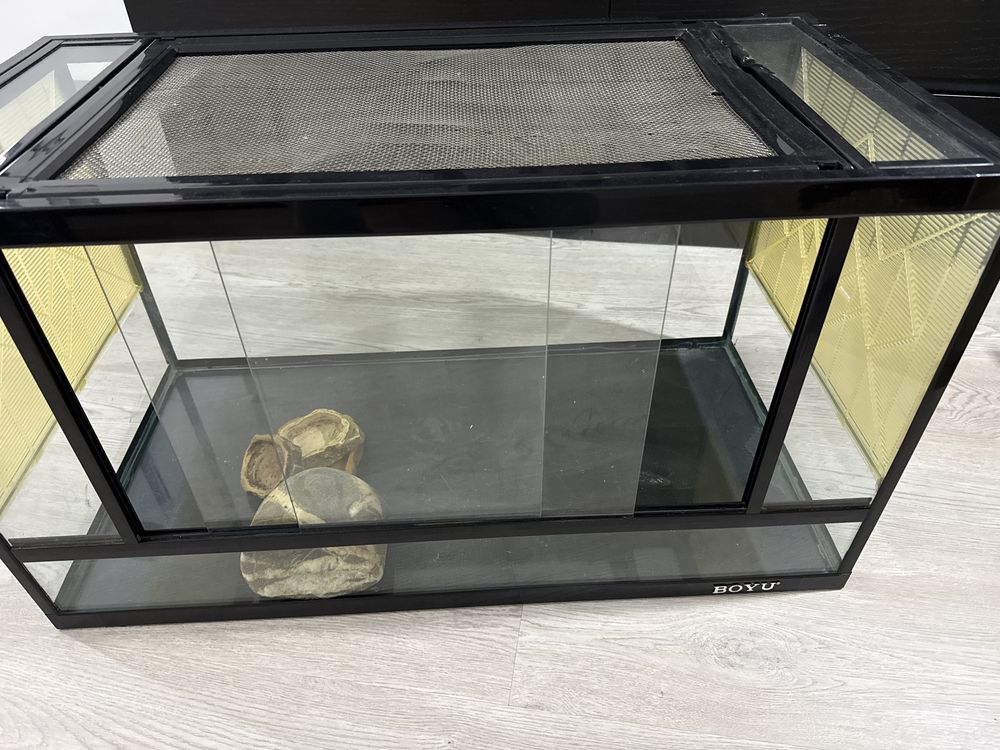 Terrario da marca Boyu de 80cm com acessorios