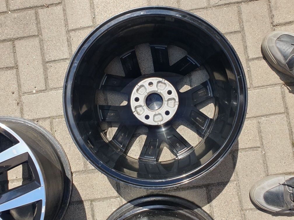 Felgi aluminiowe 17 5x112  Passat b8  piękny wzór orginalne vw