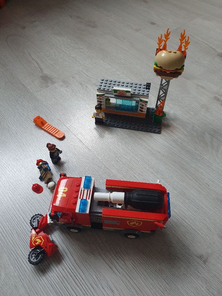 Lego City na ratunek w płonącym barze 60214 Straż Pożarna
