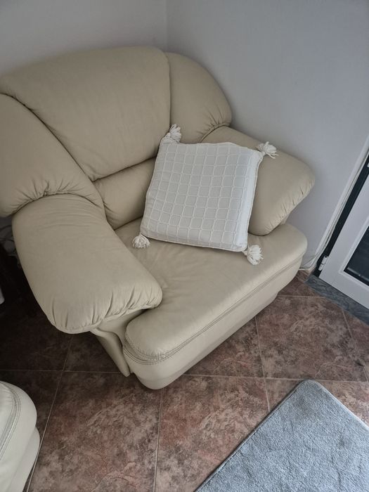 Conjunto de 3 Sofás em Pele Genuína – Elegância e Conforto como Novos