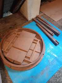 Drewniany okrągły stół (antyk)