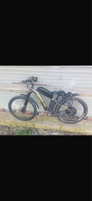 Bicicleta eletrica com carregador presiza de memutesao