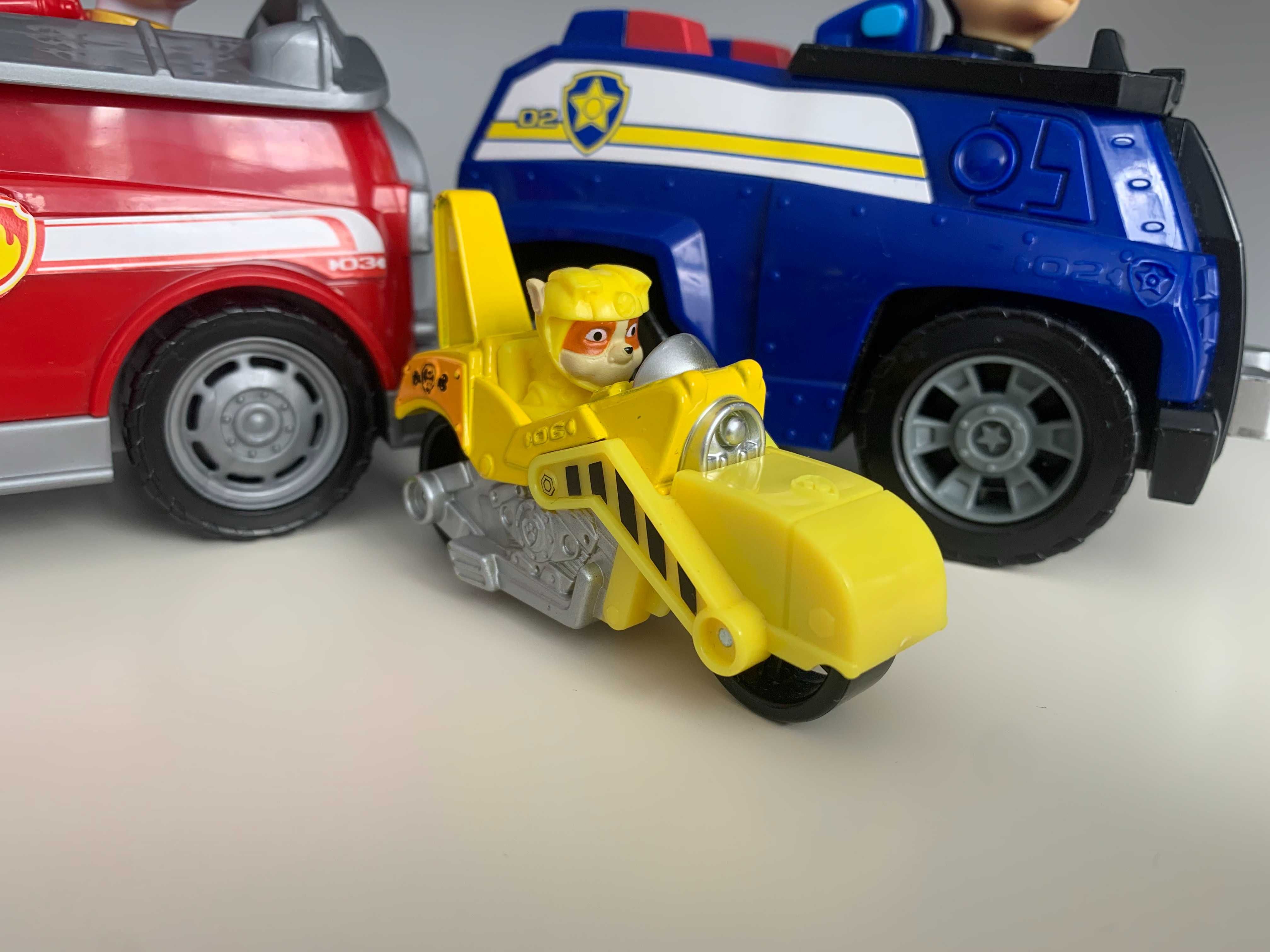 Pojazdy Psi Patrol z figurkami + gratis
