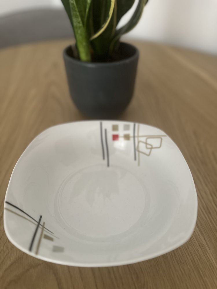 Conjunto de pratos + saladeira