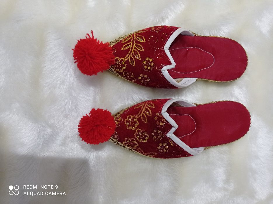 Продам на дівчинку взуття