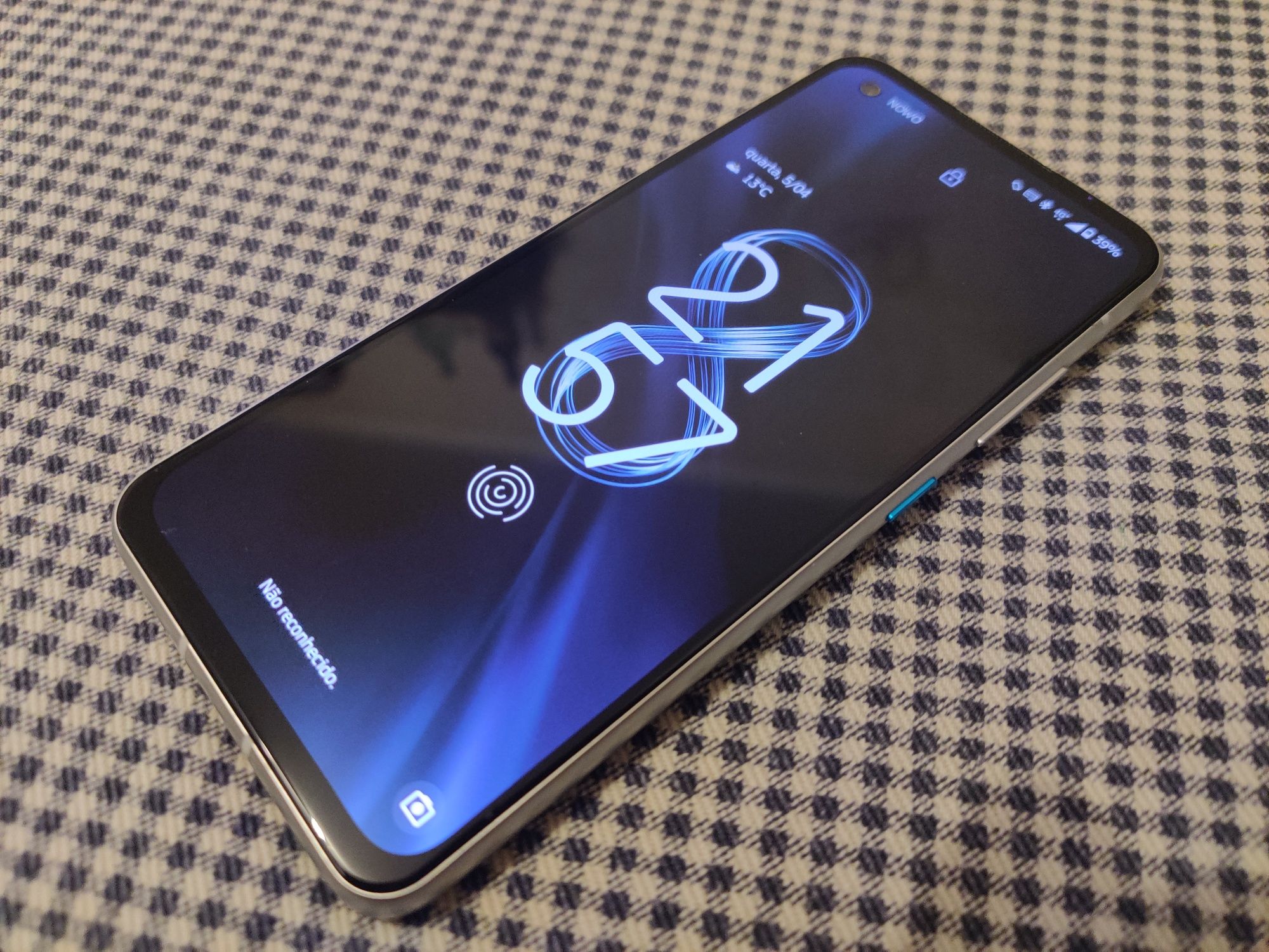 ASUS Zenfone 8 prata