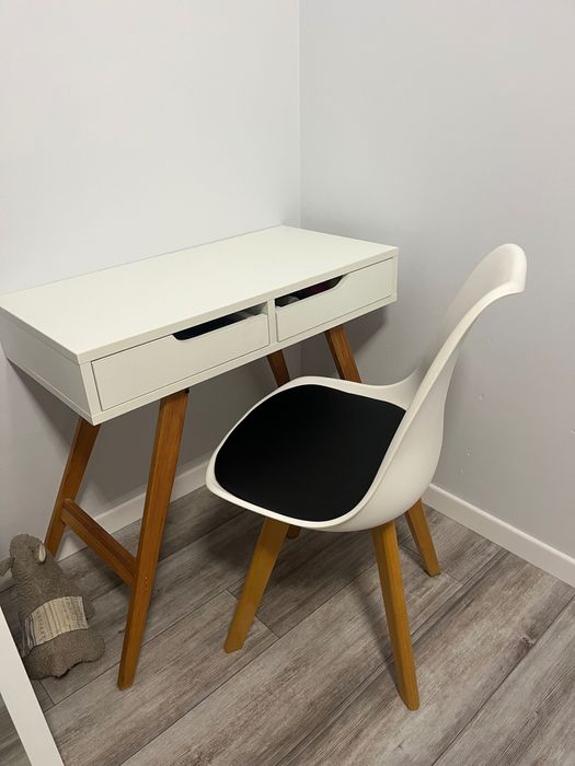 Biurko i krzesło białe