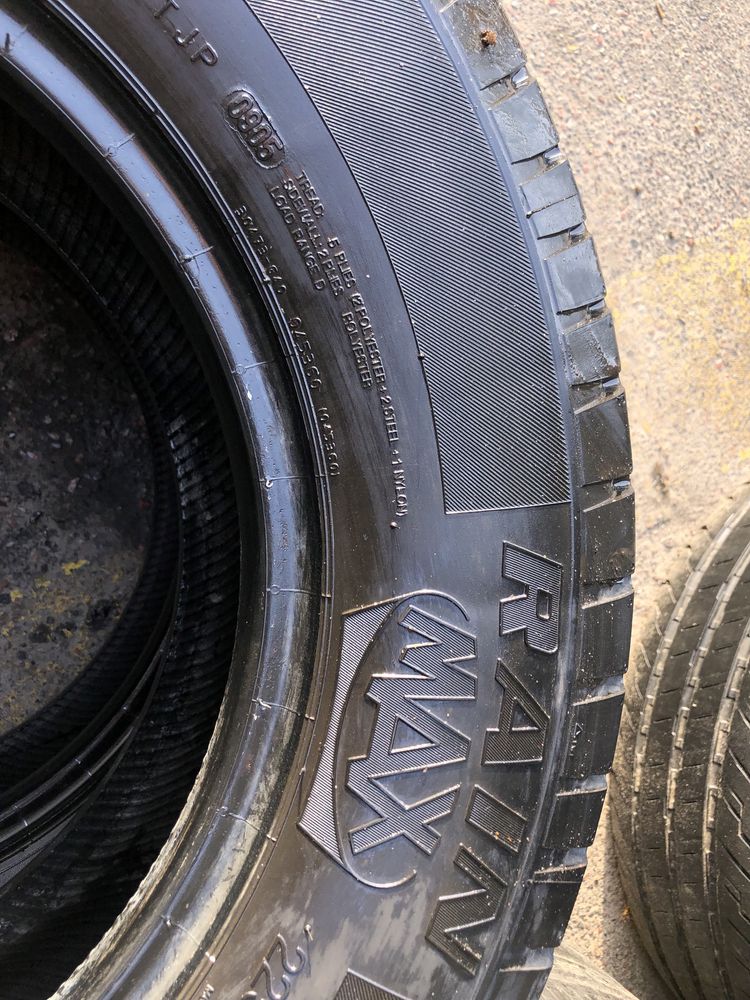 Два колеса 225/70R15-C UNIROYAL