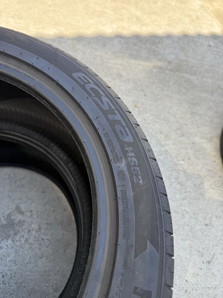 235/45/18 Kumho Ecsta HS52