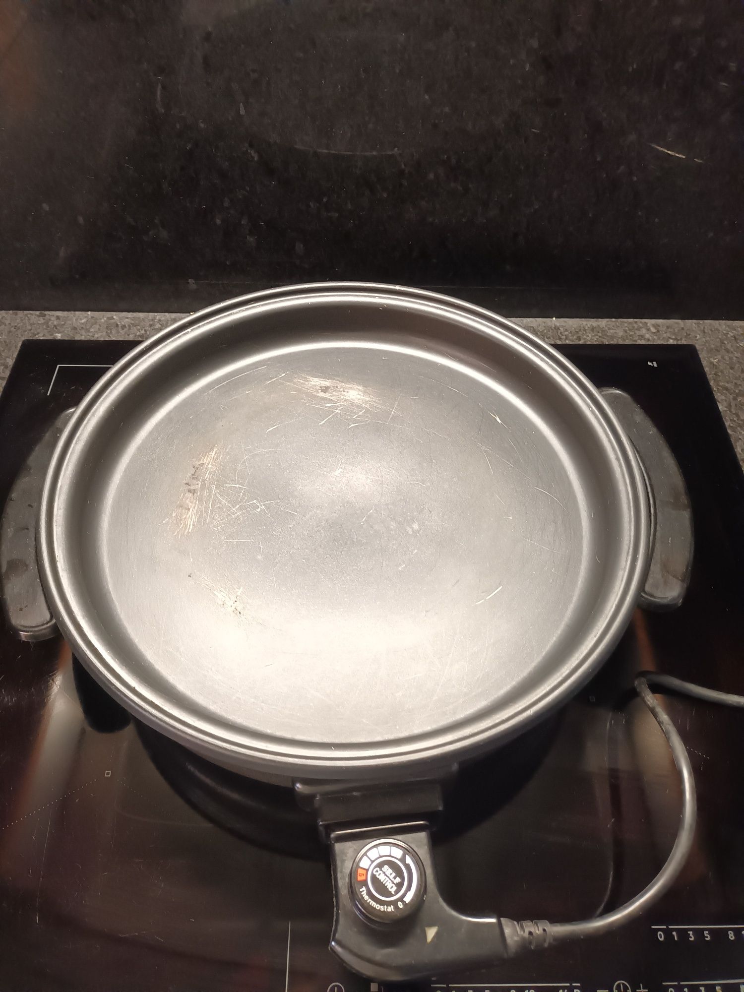 Panela Eléctrica como nova. Óptima para qualquer cozinhado.