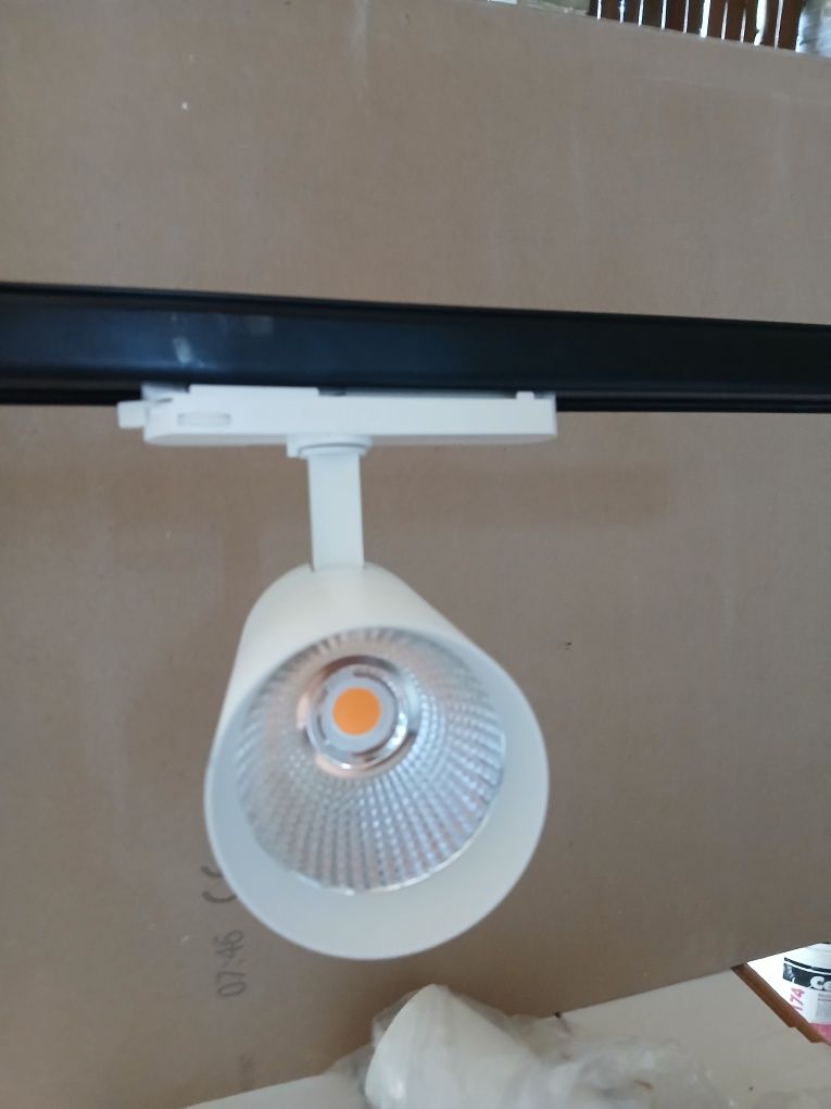 Nowe lampy Led do szynoprzewodu