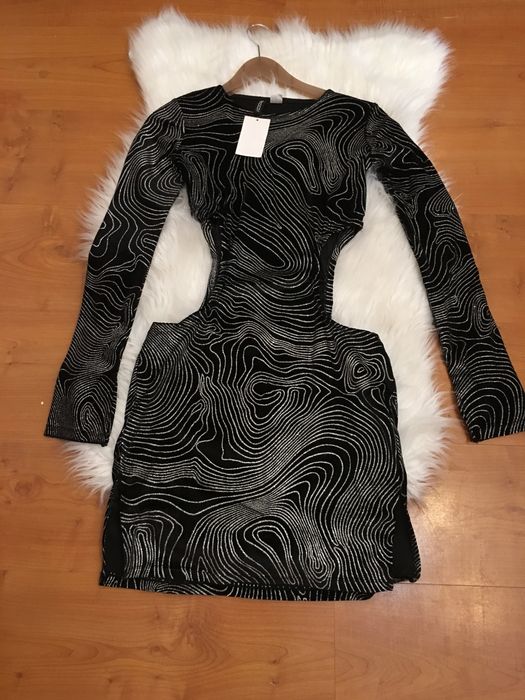 Vestido Preto de Veludo com Brilhantes