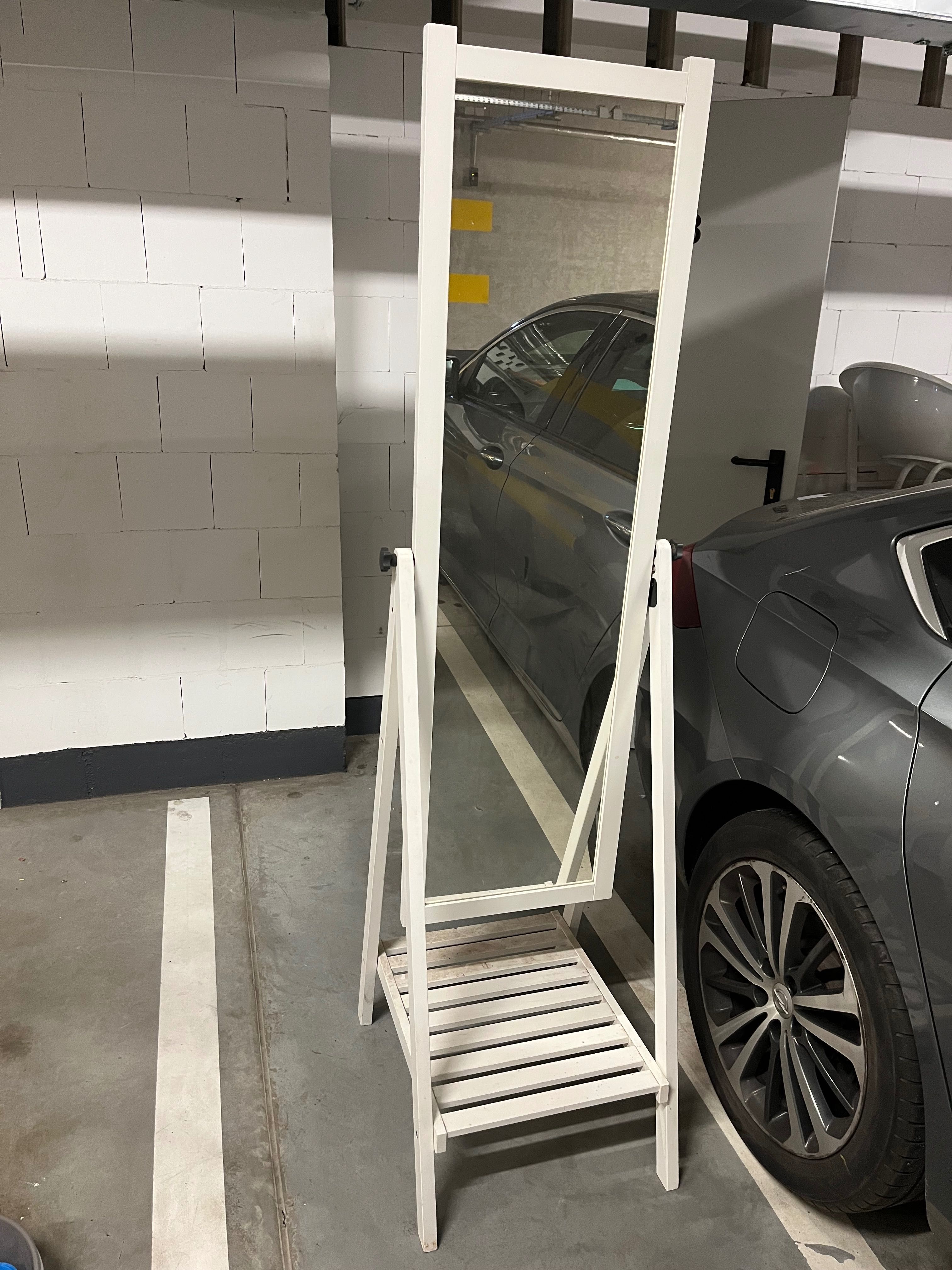Drewniane ruchome lustro Ikea