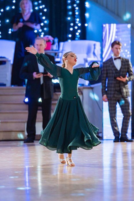 Продается платье стандарт