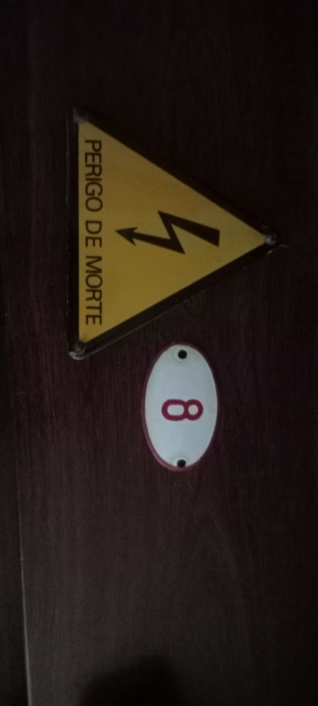 Chapas esmaltadas, o lote das 2