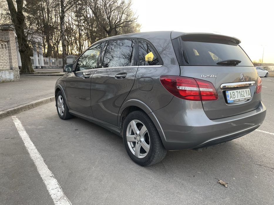 Електрокар Мерседес  В250е