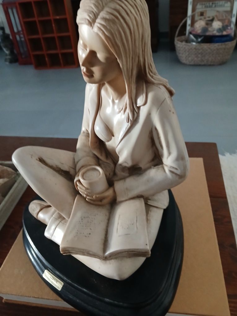 Sculpture jovem poetisa pati