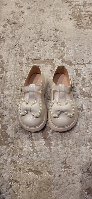 Гарні черевички / туфельки на дівчинку