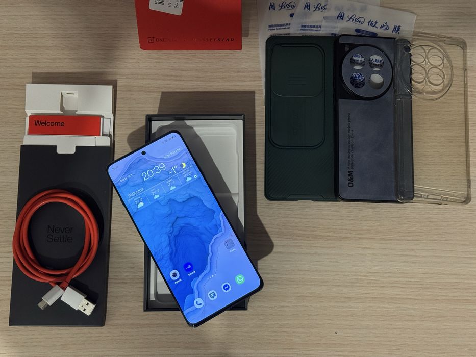 OnePlus 12 512 Gb. Bardzo zadbany. Na gwarancji 08.2026. Komplet.