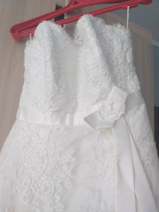 Продам сукню може бути як весільна так і випускна