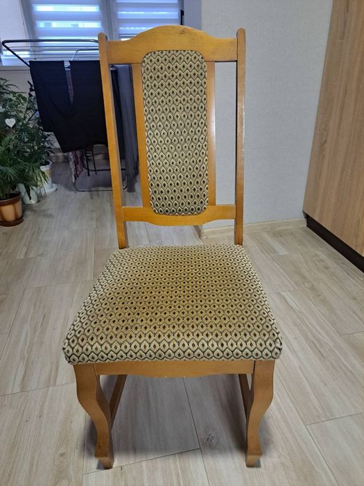 Продам 4 стільці в хорошому стані