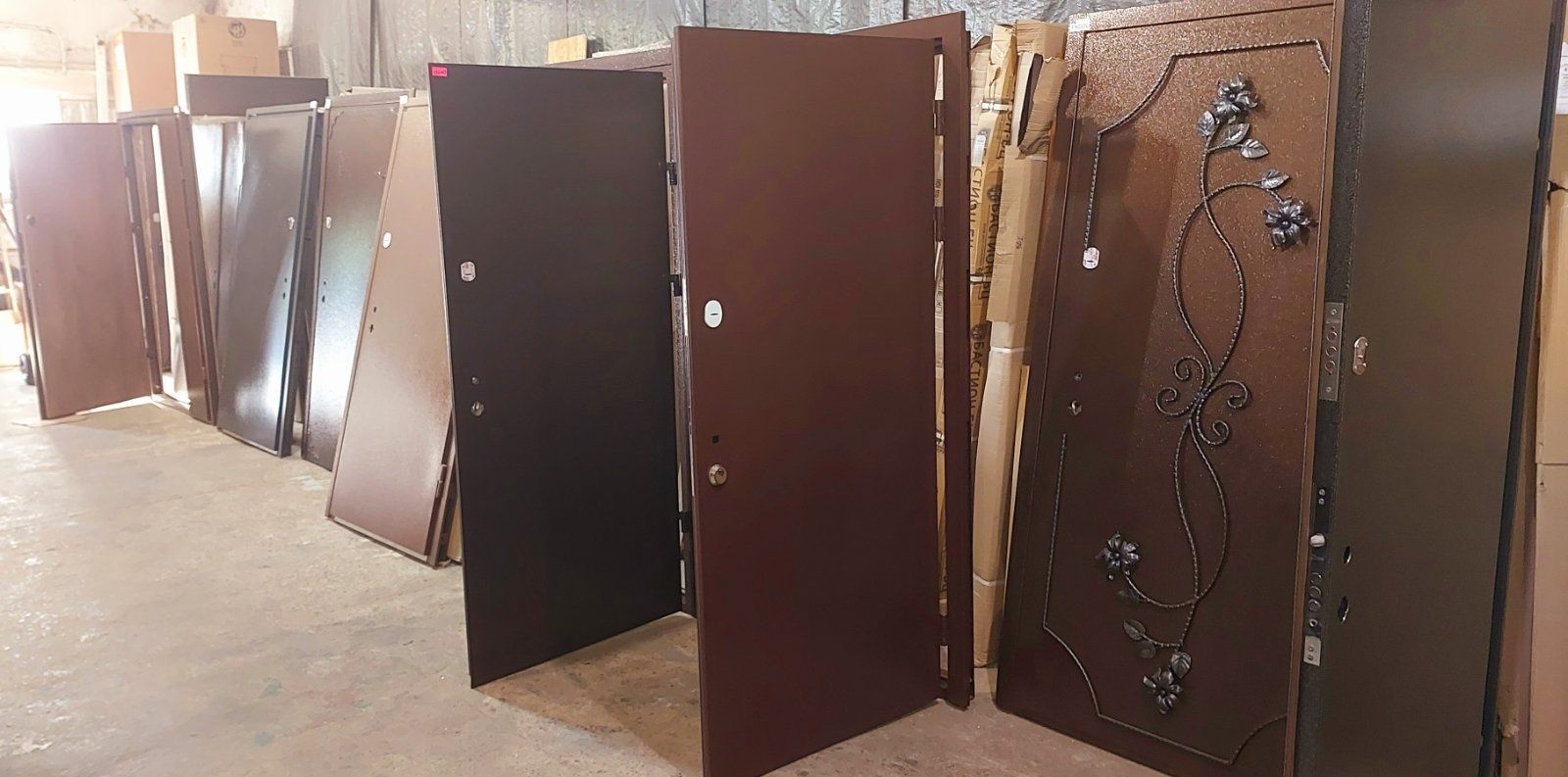 Великий склад вхідні металеві двері входные металлические броне двери