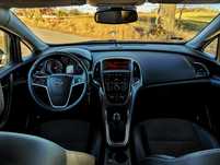 Opel Astra J 2011